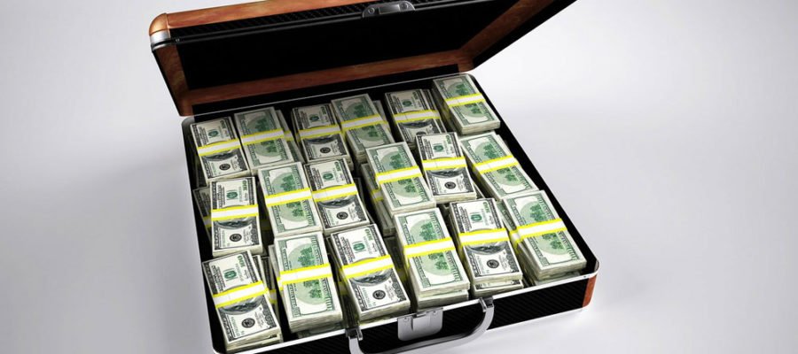 Crowdfunding Geldkoffer (Bild: Pixabay)